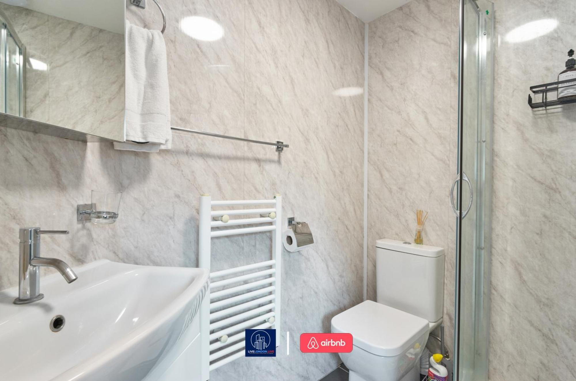 Last-Minute Specials L Sleeps Up To 4 Guests L One-Bedroom Apartment With King Bed And High Ceilings Near Camden By Live London Short Lets & Serviced Accommodation Londres Exterior foto
